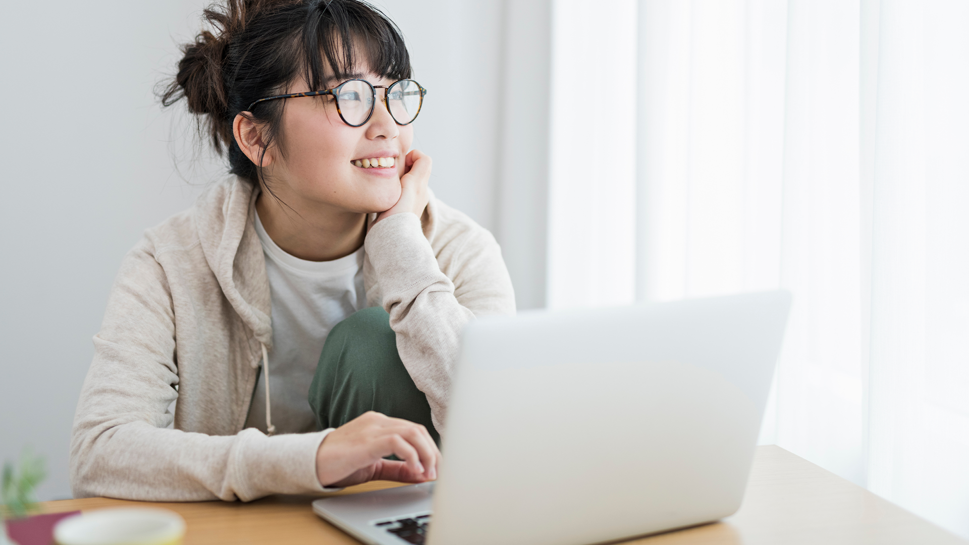 社会保障制度の説明をするコンサルタント